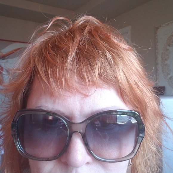 gucci lip glasses